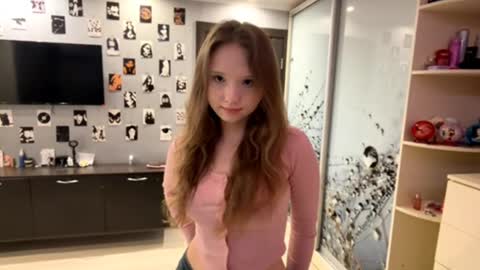 Snapshot of willenasow chatting on 04/02/26, 03:31 Olivia online show from 04/02/26, 03:31