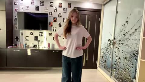 Snapshot of willenasow chatting on 04/15/26, 03:19 Olivia online show from 04/15/26, 03:19