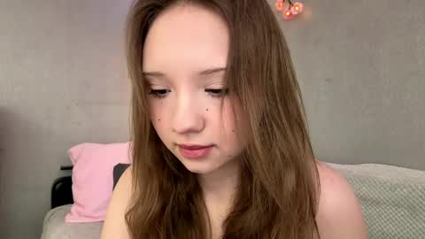 Snapshot of willenasow chatting on 04/22/26, 03:13 Olivia online show from 04/22/26, 03:13