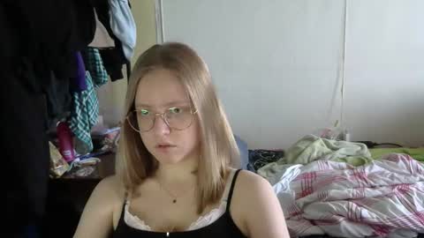 Snapshot of willenasow chatting on 07/17/26, 05:14 Olivia online show from 07/17/26, 05:14