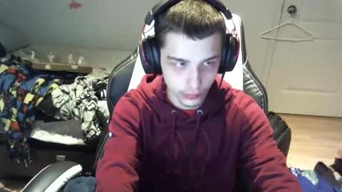 Snapshot of willfro_ chatting on 12/23/25, 04:43 willfro_ online show from 12/23/25, 04:43