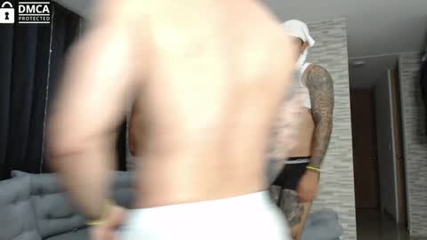 Snapshot of willhottwil1 chatting on 01/10/25, 12:49 BISEXUAL guys playing a little FOLLOW online show from 01/10/25, 12:49