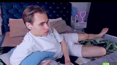 William online show from 09/20/25, 03:07