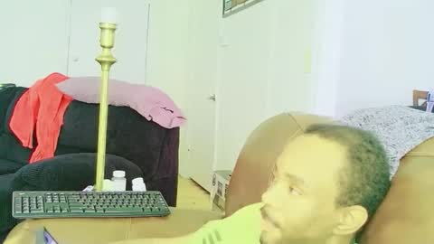 Snapshot of willie0201 chatting on 12/22/25, 03:53 YaBoyTJ online show from 12/22/25, 03:53