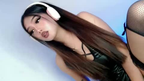 LE XI online show from 11/25/25, 02:06