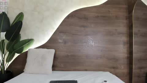 Ms Willow online show from 02/28/25, 07:56