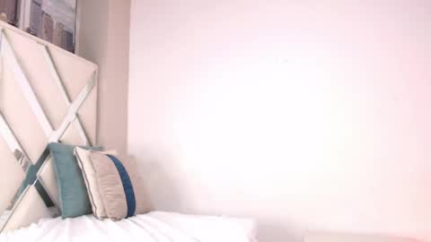 Snapshot of willow_smitt_ chatting on 04/30/26, 01:39 luna online show from 04/30/26, 01:39