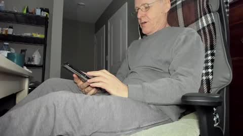 Snapshot of willyskynn chatting on 12/31/24, 09:28 WillySkynn online show from 12/31/24, 09:28