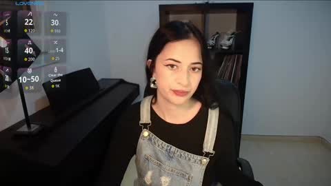 Snapshot of windy_butterfly chatting on 10/12/25, 06:40 Sara online show from 10/12/25, 06:40