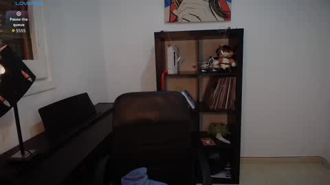Snapshot of windy_butterfly chatting on 10/19/25, 08:09 Sara online show from 10/19/25, 08:09