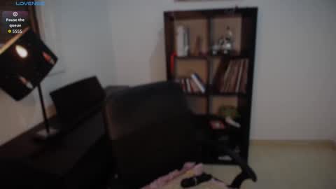 Snapshot of windy_butterfly chatting on 10/22/25, 05:56 Sara online show from 10/22/25, 05:56