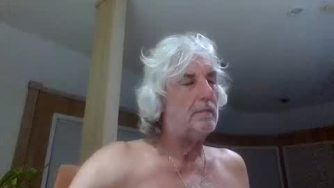 Snapshot of winedog2020 chatting on 03/12/26, 06:19 Gundja Man online show from 03/12/26, 06:19