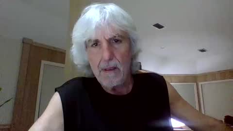 Snapshot of winedog2020 chatting on 04/20/26, 05:43 Gundja Man online show from 04/20/26, 05:43