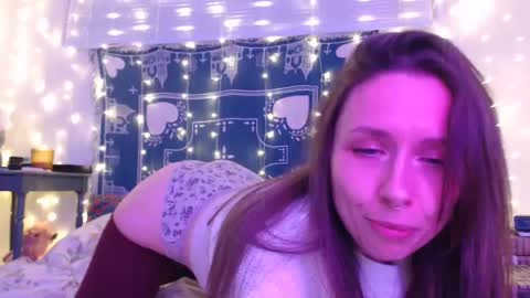 Snapshot of wingardiumleveveosa chatting on 12/04/24, 01:25 Eevie online show from 12/04/24, 01:25