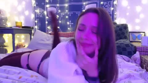 Snapshot of wingardiumleveveosa chatting on 12/05/24, 02:53 Eevie online show from 12/05/24, 02:53