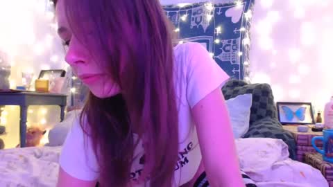 Snapshot of wingardiumleveveosa chatting on 12/06/24, 12:23 Eevie online show from 12/06/24, 12:23