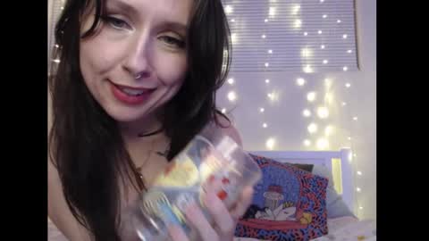 Snapshot of wingardiumleveveosa chatting on 03/08/25, 04:12 Eevie online show from 03/08/25, 04:12