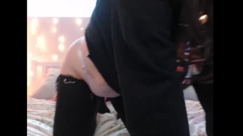 Snapshot of wingardiumleveveosa chatting on 03/09/25, 10:41 Eevie online show from 03/09/25, 10:41