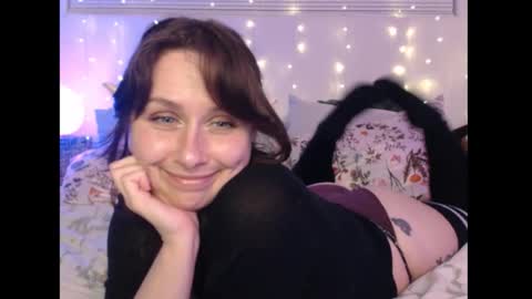 Eevie online show from 12/21/25, 01:24