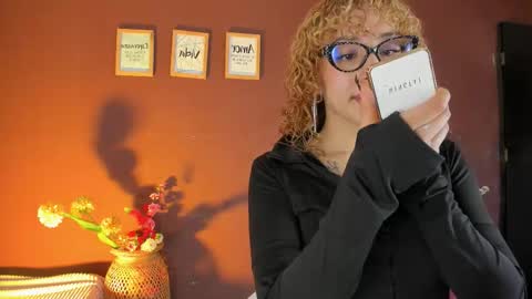 Wini Fer online show from 11/19/25, 12:27