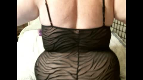 Snapshot of winnieatplay chatting on 02/13/25, 12:35 Winnie online show from 02/13/25, 12:35