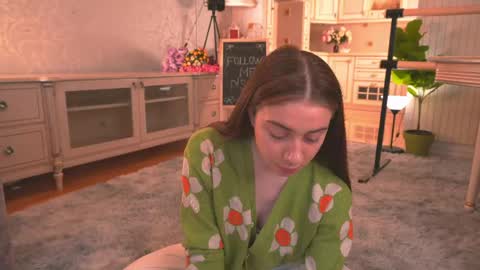 Snapshot of winnieriedesel chatting on 04/14/26, 03:23 Lillian online show from 04/14/26, 03:23