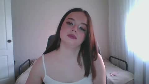 Snapshot of winter__white_rose chatting on 05/05/26, 04:48 Emma online show from 05/05/26, 04:48