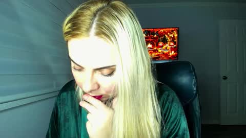 Winter Miracle online show from 10/23/25, 01:49