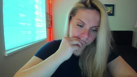 Snapshot of winter_miracle chatting on 03/31/26, 04:40 Winter Miracle online show from 03/31/26, 04:40