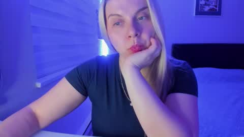 Snapshot of winter_miracle chatting on 04/11/26, 07:45 Winter Miracle online show from 04/11/26, 07:45