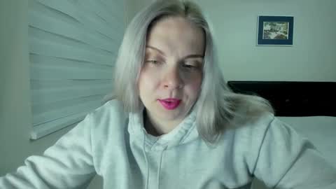 Snapshot of winter_miracle chatting on 04/17/26, 05:43 Winter Miracle online show from 04/17/26, 05:43