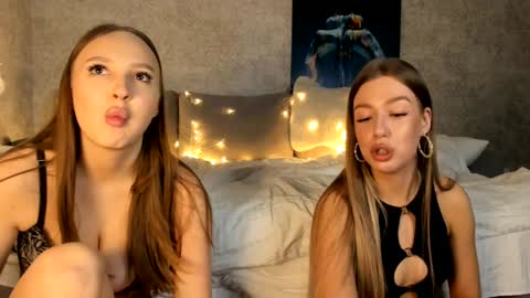 Snapshot of winx_xxx chatting on 12/15/24, 08:41 Kate and Diana online show from 12/15/24, 08:41