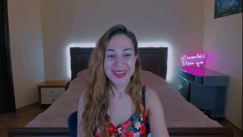 Snapshot of wise_ava chatting on 03/25/26, 10:27 Sarah Curly online show from 03/25/26, 10:27