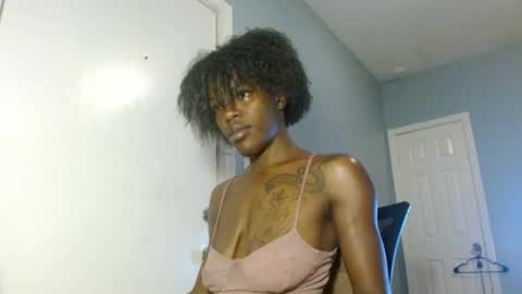 Snapshot of wishhwashy22 chatting on 12/28/24, 05:55 Chanel online show from 12/28/24, 05:55