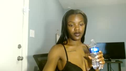 Snapshot of wishhwashy22 chatting on 01/09/25, 05:22 Chanel online show from 01/09/25, 05:22