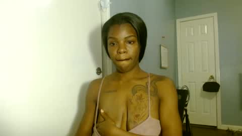 Snapshot of wishhwashy22 chatting on 02/02/25, 06:15 Chanel online show from 02/02/25, 06:15