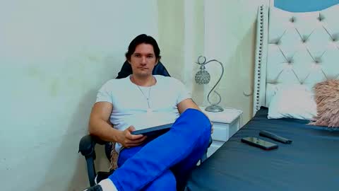Snapshot of wiston_cox chatting on 02/20/26, 01:11 Wiston online show from 02/20/26, 01:11