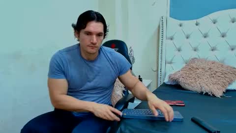 Snapshot of wiston_cox chatting on 02/24/26, 12:47 Wiston online show from 02/24/26, 12:47