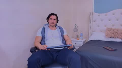 Snapshot of wiston_cox chatting on 03/19/26, 01:48 Wiston online show from 03/19/26, 01:48
