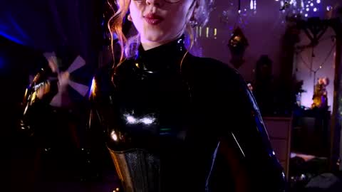 Snapshot of witch_fiona chatting on 05/13/26, 08:06 Goddess of two strapons - Mr. long Don Mr. Pinky online show from 05/13/26, 08:06