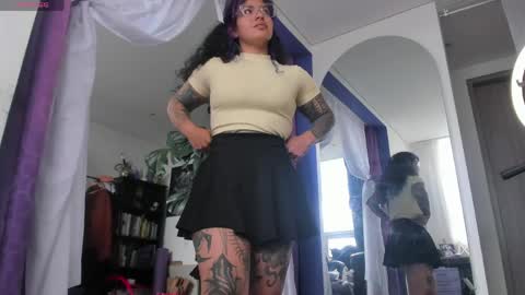     Luna Violeta  A r t i s t  online show from 06/01/26, 02:08