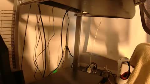 Snapshot of withbothhandsplease chatting on 12/18/25, 08:48 Mater online show from 12/18/25, 08:48