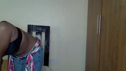 Snapshot of wizzia_khalifa chatting on 01/14/25, 03:47 girlie o online show from 01/14/25, 03:47