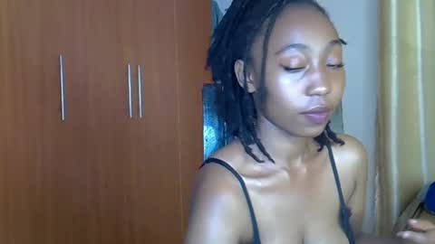 Snapshot of wizzia_khalifa chatting on 02/10/25, 03:35 girlie o online show from 02/10/25, 03:35