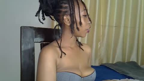 Snapshot of wizzia_khalifa chatting on 03/11/25, 11:55 girlie o online show from 03/11/25, 11:55