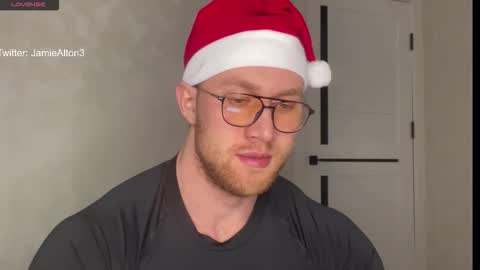 Snapshot of wlademarbergs chatting on 12/19/25, 03:13 Wlademar online show from 12/19/25, 03:13