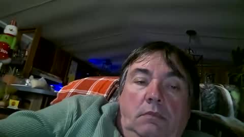 Snapshot of wldlife chatting on 11/17/25, 12:49 wldlife online show from 11/17/25, 12:49