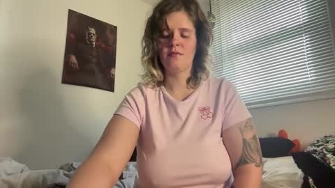 Snapshot of wldntulik2no chatting on 02/12/25, 04:22 Moth online show from 02/12/25, 04:22