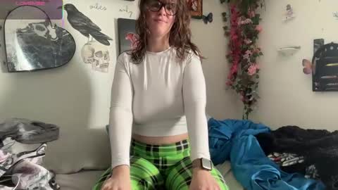 Snapshot of wldntulik2no chatting on 03/24/26, 02:44 Moth online show from 03/24/26, 02:44