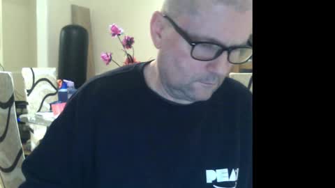 Snapshot of wobble444 chatting on 02/21/25, 01:22 wobble444 online show from 02/21/25, 01:22